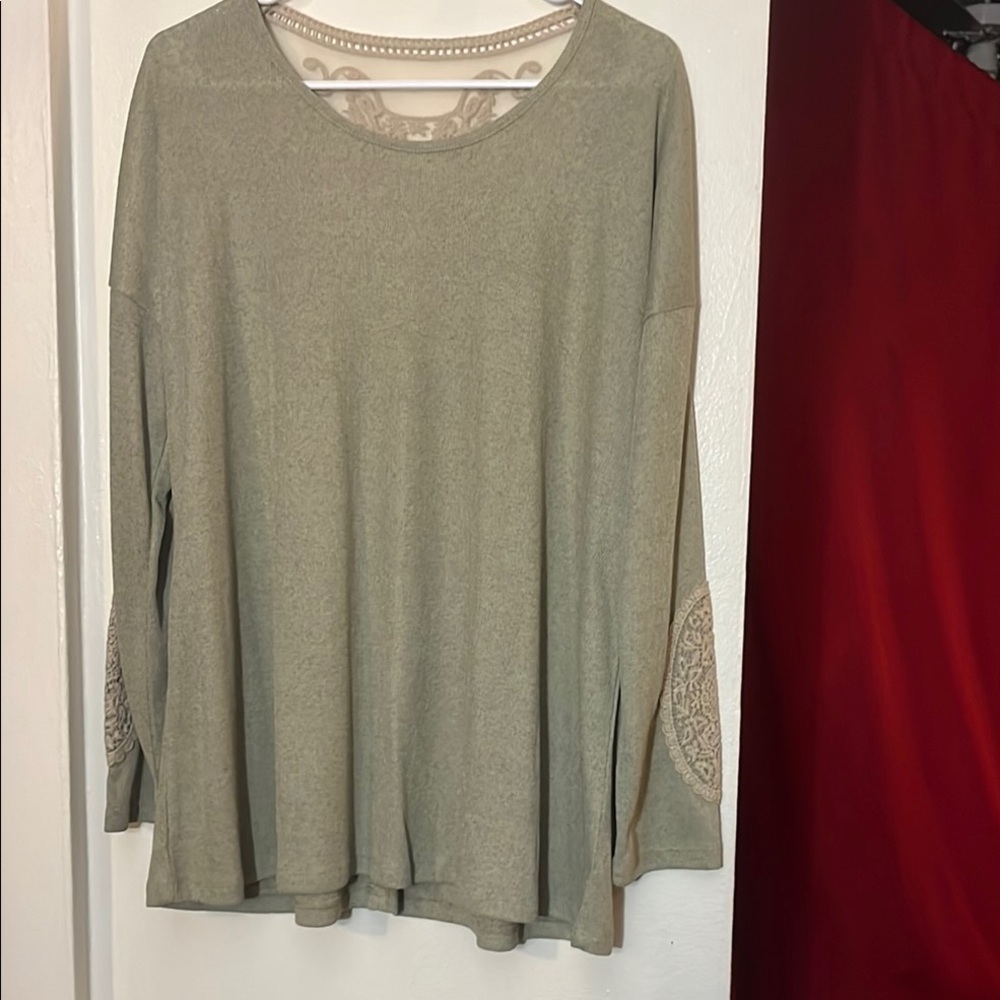 Simply Noelle Green Boxy Long Sleeve Blouse